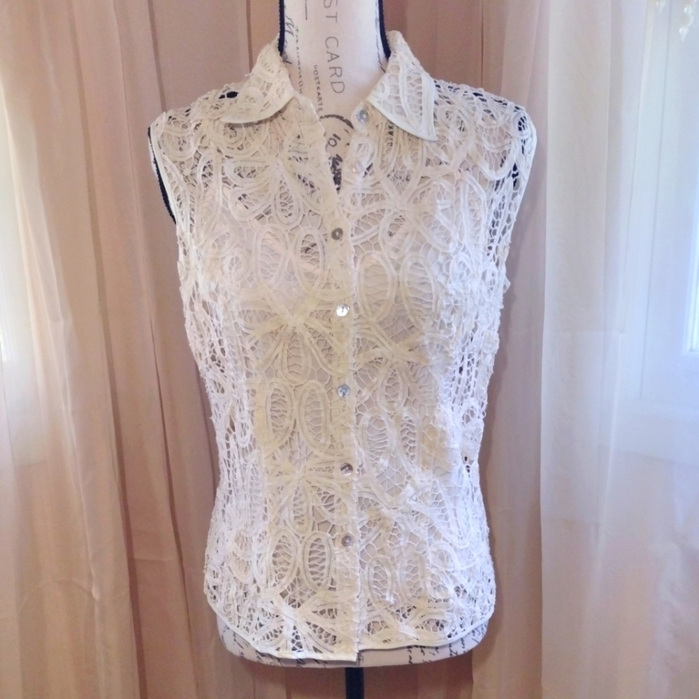 ECI New York Sleeveless Lace Top With Matching Camisole